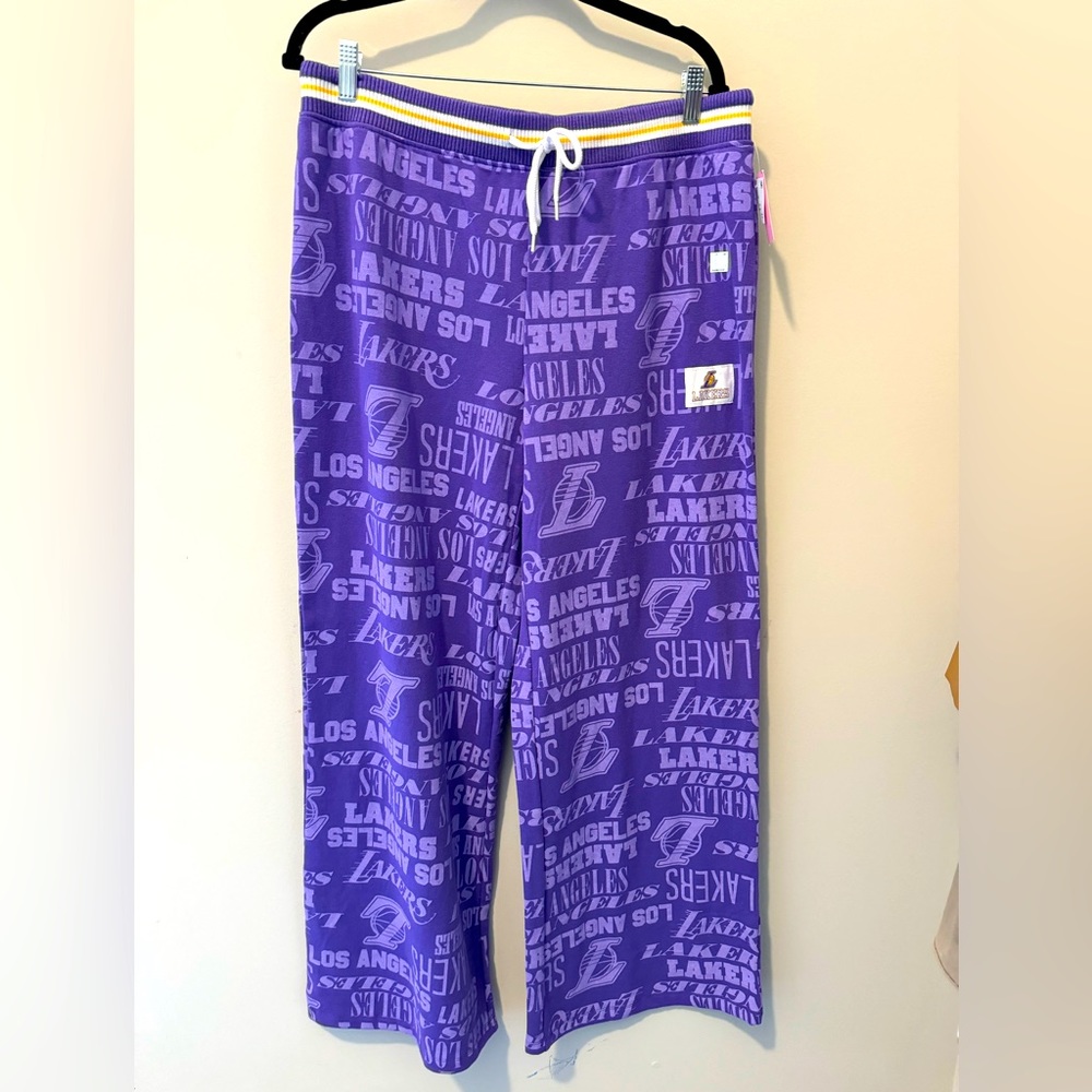 NWT Women's Purple Lakers Sweat Pants.